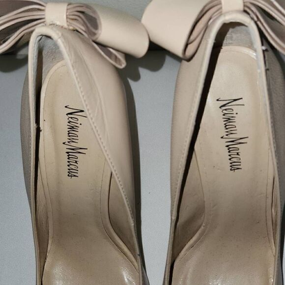 Neiman Marcus Nude Point Toe Pump, Sz. 10 NWOT - Picture 3 of 6